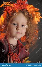 Kleine Rothaarige Prinzessin Des Herbstes Stockbild - Bild von braun,  phantasie: 92741095
