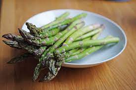 people smell asparagus in their