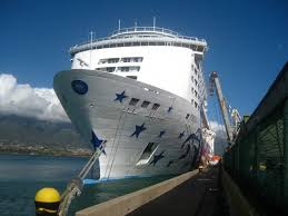 cruise ship in the hawaiian islands