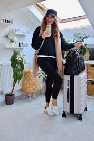 7 stylish airplane outfits inspo for