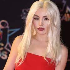 ava max s fire engine red hair made its