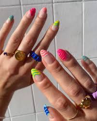 squiggle nail art is summer 2021 s