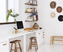 Contoh desain kantor minimalis yang keren. Minimalist Office Decor Styling Dos Don Ts To Follow Homes To Love