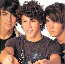 Foto de Jonas Brothers número 5447. Foto subida por: Anónimo. ¿Has encontrado algún error en esta página? - jonas-brothers5447