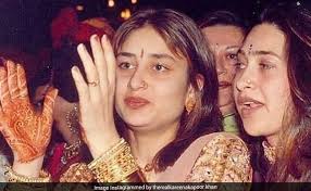 Jun 25, 2021 · actor karisma kapoor is one of the favourite stars in the film industry. Viral Kareena And Karisma Kapoor In A Rare Throwback Pic