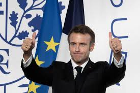 D'où vient le scénario d'un possible troisième mandat d'Emmanuel Macron ? –  Libération