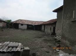 Достъпът до имота е по хубав асфалтов евтини селски къщи около варна. Evtini Imoti V Prvenec Ot Chsi