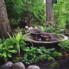 These 8 Woodland Garden Ideas Could