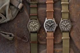Hamilton announced the release of the khaki field mechanical 38mm back in november, a remake of their american military field watch from the 1960s. Hamilton Khaki Field Mechanical Eine Atemberaubende Fortsetzung Watchtime Net