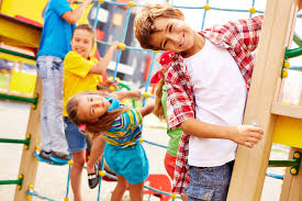 Los juegos de patio son los juegos infantiles clásicos , son tradicionales y también puedes ir al baño en el recreo. Juegos Tradicionales Para Ninos Y Ninas Mas Populares Y Divertidos