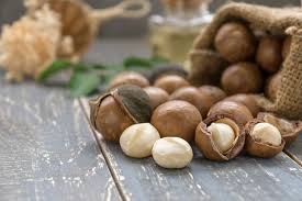 Орех макадамия сочетает аромат шоколада, отменный вкус и лечебные свойства, благодаря витаминам и ценным веществам. Macadamia Nuts Cater To The Tastes Of Generation Z