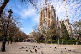 Our service offers you two routes to get to know. How The Coronavirus Lockdown Is Affecting Barcelona And Its Tourist Sites
