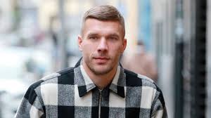 Er selbst sehe die ähnlichkeit nicht, Em 2021 Nach Aus Gegen England Lukas Podolski Verteidigt Low Stern De