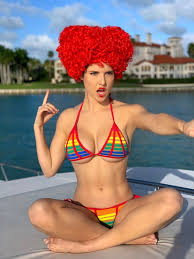 What are some sizzling hot pics of Amanda Cerny? - Quora
