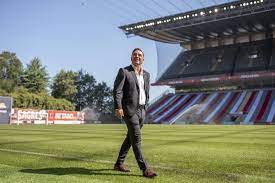 Carlos Carvalhal auf Twitter: "This is my skin. My DNA is Braga. So happy  to be back home! #ESTAÉAMINHAPELE #ANOSSAHISTÓRIA https://t.co/8Seqw5qdGo"  / Twitter