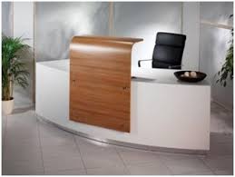 The front and side slats are repurposed wood that is burned. Reception Desk Design Schreibtisch Empfangspult Rezeption