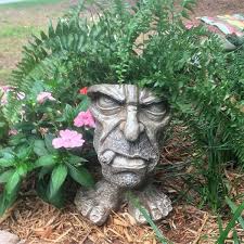Muggly Statue Face Planter Holds