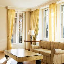 11 Best Curtain Colors For Yellow Walls
