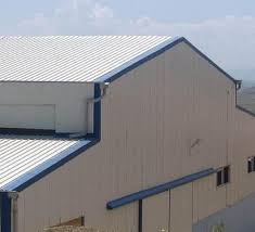 Oluklu levhalardan membranlara, shingle çatılardan yeşil çatılara kadar birçok çatı kaplama malzemesini inceleyebilir ve detaylı bilgi alabilirsiniz. Sandvic Panel Boyali Sac Cati Paneli 0 50mm 0 40mm 5 Metre Izoen Izolasyon Yalitim