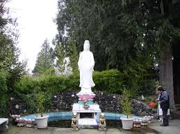 Đặt tượng Phật ở đâu ngoài sân vườn là ...