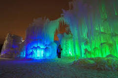 where-is-the-ice-sculptures-in-lake-geneva