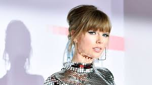 Taylor swift also made history at sunday's ceremony, by becoming the first female artist ever to win performance highlights included taylor swift, who sang a medley of songs from her lockdown. Taylor Swift S Self Scrutiny In Miss Americana The New Yorker