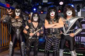 kiss finally showed their bare faces 40