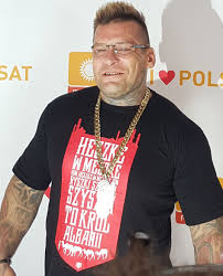 Paweł rak, to popularny popek jest polskim artystą i zawodnikiem mma. Popek Wikipedia