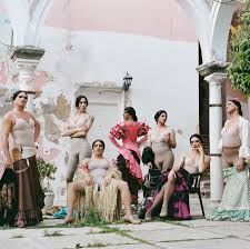 flamenco dancers who move between