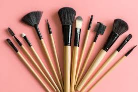 a complete guide to select makeup brushes