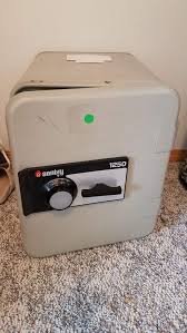 lot 30 sentry 1250 floor safe with