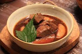 Semur daging sapi yang empuk dan gurih (trik dan tips memasak semur) untuk lebaran idul fitri. Resep Semur Daging Lezat Untuk Makan Malam Keluarga