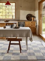 choose carpet for the dining room