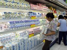 yogurt supermarket shelves ile ilgili görsel sonucu