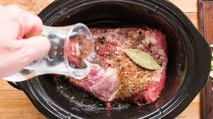 how to cook brisket in a slow cooker