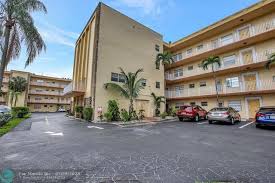 hawaiian gardens lauderdale lakes fl