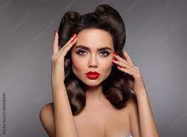 pin up with red lips makeup
