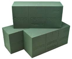 The foam consistently feeds water to your fresh flowers ensuring that the flowers will live the longest life possible. Genuine Oasis Maxlife Wet Ideal Floral Florist Green Foam Brick Fresh Flowers Ebay