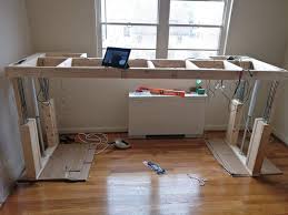 Want a beautiful wood standing desk but don't want to shell out big bucks to buy one? Redditor Builds Height Adjustable Desk For Under 400