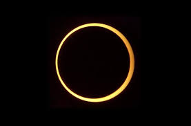 Gerhana matahari cincin, terjadi ketika bulan berada segaris dengan bumi dan matahari. Menyambut Gerhana Matahari Cincin Ini Cara Aman Untuk Melihatnya Hitekno Com