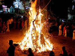 On the night of Holika Dahan, there is a tradition of chanting mantras and meditation, you can use ashes in Shiva Puja | હોળી છે રાત્રી જાગરણનું પર્વ: હોલિકા દહનની રાતે મંત્ર