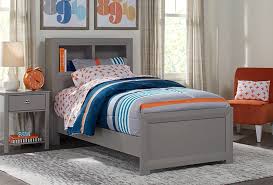 The first step in choosing bedding and other decor is to have a talk with your child. Boys Bedroom Furniture Sets For Kids