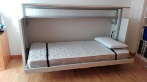 Il giusto prezzo per un letto a scomparsa? Letto Singolo Orizzontale A Scomparsa In Una Cameretta A Torino