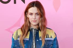 Don't miss this russian 18 year old do her first gangbang! Riley Keough Mourns Late Brother Benjamin Around Christmas Billboard