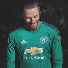 Shop new manchester united kits in home, away and third manchester united shirt styles online at store.manutd.com. Manchester United 2020 21 Goalkeeper Football Kits Shirts