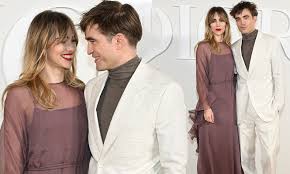 Robert Pattinson and Girlfriend Suki Waterhouse Make Red Carpet Debut At 
Dior Fashion Show