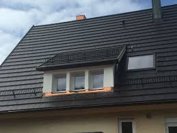 Kaum ein anderer bestandteil des hauses steht so für sicherheit und schutz wie das dach. Dachgaube Mit Kunststofffenster Einbauort Weinstadt Dachgauben Fenster Dach