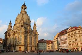 Zwinger, historical landmark complex in dresden, ger., that contains a group of galleries and pavilions housing a variety of objects and artwork. Von Frauenkirche Bis Zwinger Unterwegs In Dresden