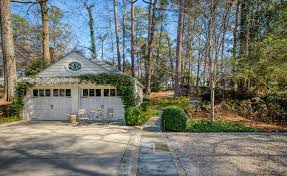 should a detached garage be insulated