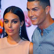 She is best known for being the girlfriend of portuguese professional footballer cristiano ronaldo. Cristiano Ronaldo Kleines Babybauchlein Seine Verlobte Georgina Sieht Verdachtig Schwanger Aus Bunte De